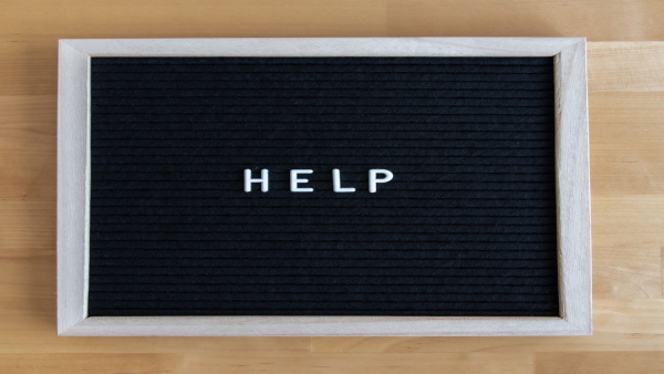 笑顔の裏に隠されたSOS。介護職が知っておきたい職業病の話